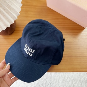 Miumiu — новая вышитая бейсболка по ин
