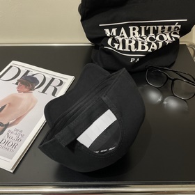 [Miumiu] Новая джинсовая бейсболка с