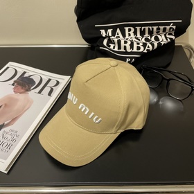 [Miumiu] Новая джинсовая бейсболка с 