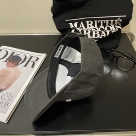 [Miumiu] Новая джинсовая бейсболка с
