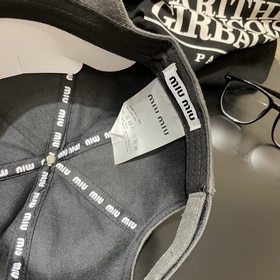 [Miumiu] Новая джинсовая бейсболка с