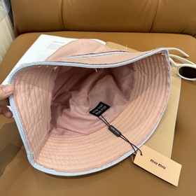 [Miumiu] Новая модель вышитой рыбацко