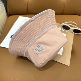 [Miumiu] Новая модель вышитой рыбацко