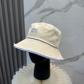 [Miumiu] Новая модель вышитой рыбацко
