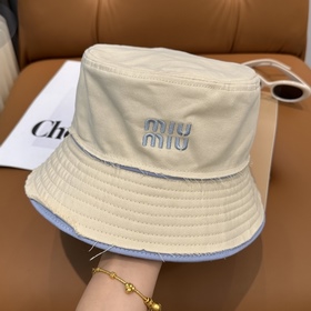 [Miumiu] Новая модель вышитой рыбацко