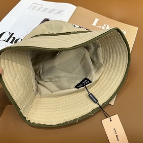 [Miumiu] Новая модель вышитой рыбацко