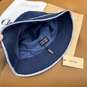 [Miumiu] Новая модель вышитой рыбацко