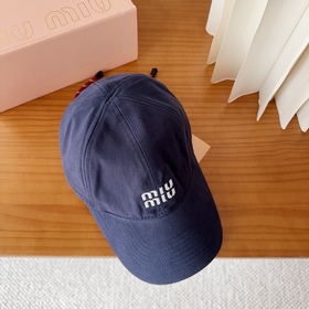 Новая осенне-зимняя бейсболка Miu： под