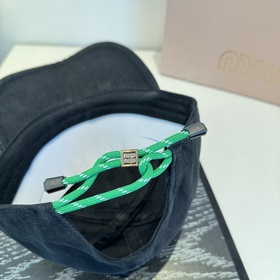 Оригинальные бейсболки Miu из новой ве