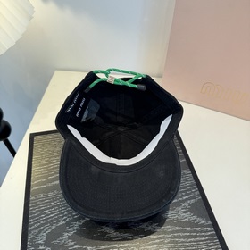 Оригинальные бейсболки Miu из новой ве