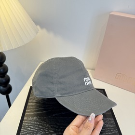 Оригинальные бейсболки Miu из новой ве
