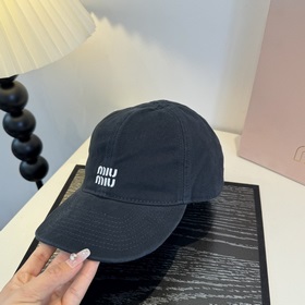 Оригинальные бейсболки Miu из новой ве