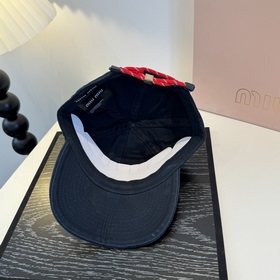 Оригинальные бейсболки Miu из новой ве