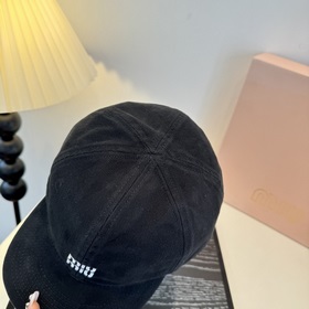 Оригинальные бейсболки Miu из новой ве