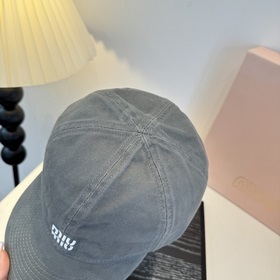 Оригинальные бейсболки Miu из новой ве