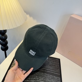 Оригинальные бейсболки Miu из новой ве