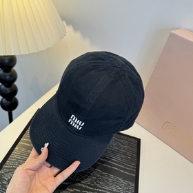 Оригинальные бейсболки Miu из новой ве