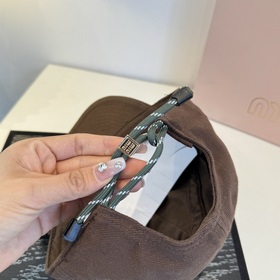 Оригинальные бейсболки Miu из новой ве