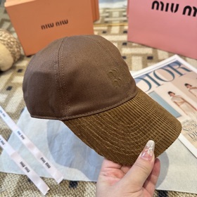Мью-Мью (Miu) — оригинальная бейсболка