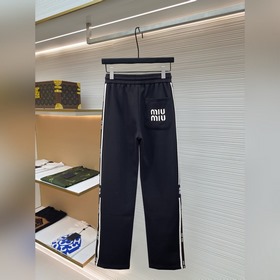Новые джинсы и брюки в стиле кэжуал от