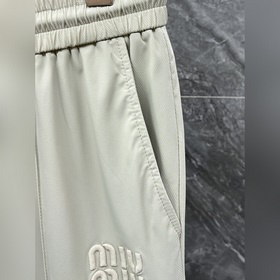Новинка MIUMIU 2026 года. Модель из им