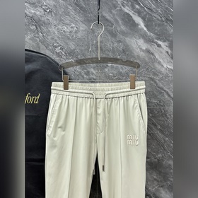 Новинка MIUMIU 2026 года. Модель из им