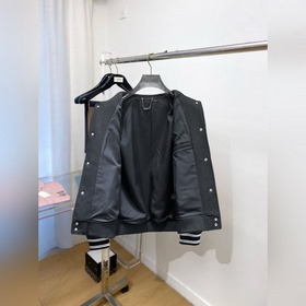 Miu — модель, идентичная той, что пред