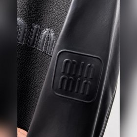 Miu — модель, идентичная той, что пред