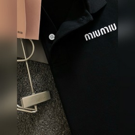 Miumiu* — подлинный товар, размера： M–