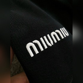 Miumiu* — подлинный товар, размера： M–