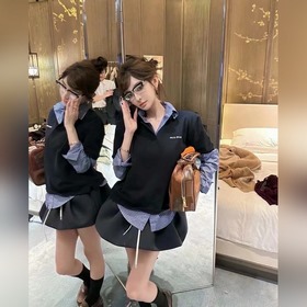 Черная поло-рубашка MIUMIU с вышивкой.