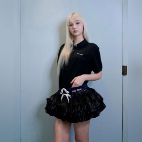 Черная поло-рубашка MIUMIU с вышивкой.