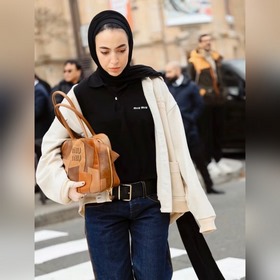 Черная поло-рубашка MIUMIU с вышивкой.