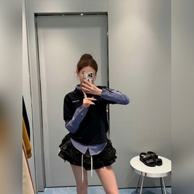 Черная поло-рубашка MIUMIU с вышивкой.