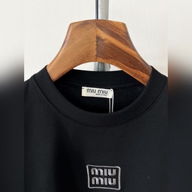 Новая летняя модель MIUMIU SS26 с коро