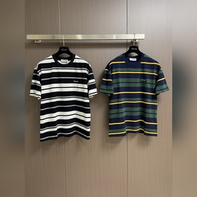 Футболка с круглым вырезом и короткими