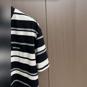 Футболка с круглым вырезом и короткими