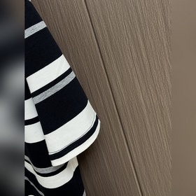 Футболка с круглым вырезом и короткими