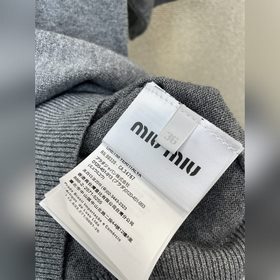 Miumiu — женская кофта с V-образным вы