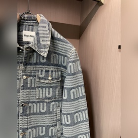 Джинсовая куртка Miu. Изготовлена из в
