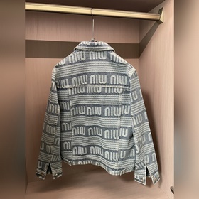 Джинсовая куртка Miu. Изготовлена из в
