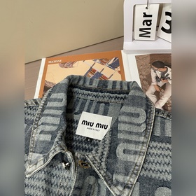 Джинсовая куртка Miu. Изготовлена из в