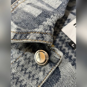 Джинсовая куртка Miu. Изготовлена из в