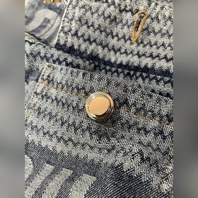 Джинсовая куртка Miu. Изготовлена из в