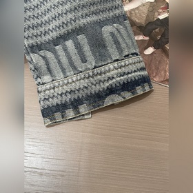 Джинсовая куртка Miu. Изготовлена из в