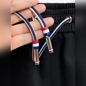 Moncler  С тремя логотипами — новинка
