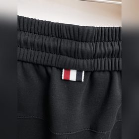 Moncler  С тремя логотипами — новинка