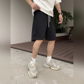 Moncler  С тремя логотипами — новинка