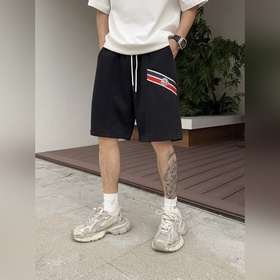 Moncler  С тремя логотипами — новинка