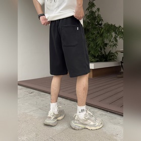 Moncler  С тремя логотипами — новинка